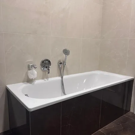 Luxury Center With Balcony شقة براتسيلافا