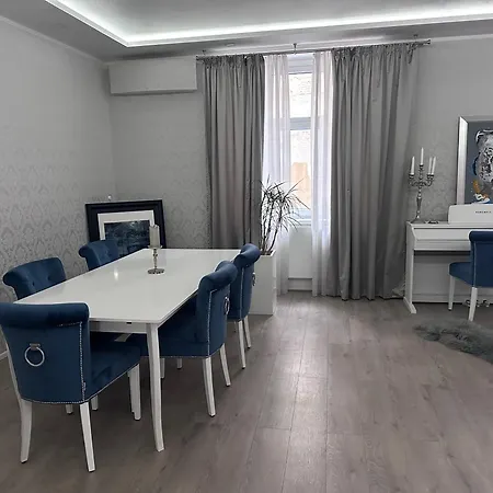 Luxury Center With Balcony براتسيلافا