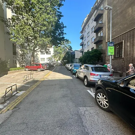 Luxury Center With Balcony Apartmán